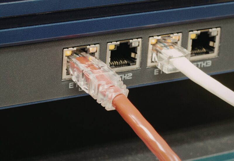 What are the risks of reactive IT support